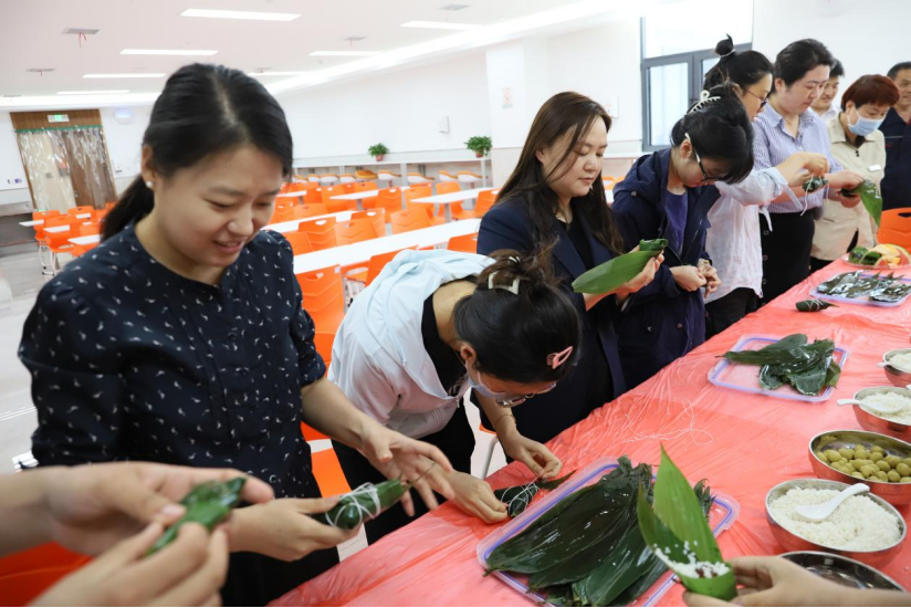 濃濃端午情 關愛暖人心——陜西直升機產業(yè)發(fā)展園開展端午節(jié)體驗、慰問系列活動